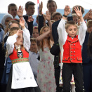 Elever fra Jondal skole underholdt med dans og musikk. Foto: Sven Gj. Gjeruldsen, Det kongelige hoff